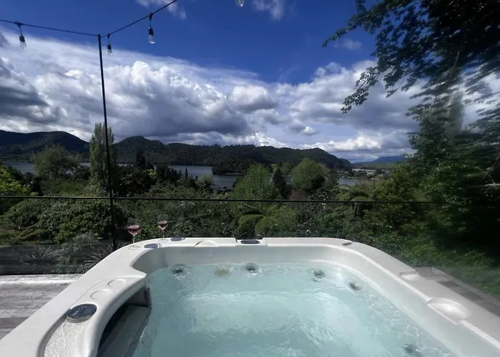 Stylish Okareka Retreat Views, In 3* ロトルア