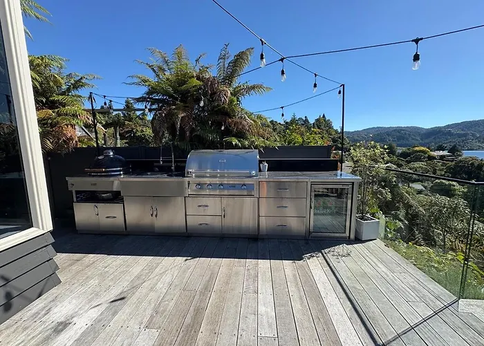 Stylish Okareka Retreat Views, In ゲストハウス 3*