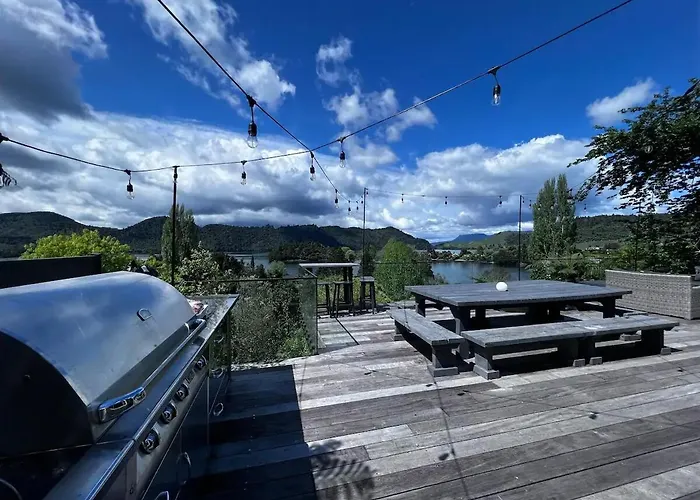ゲストハウス Stylish Okareka Retreat Views, In 3*