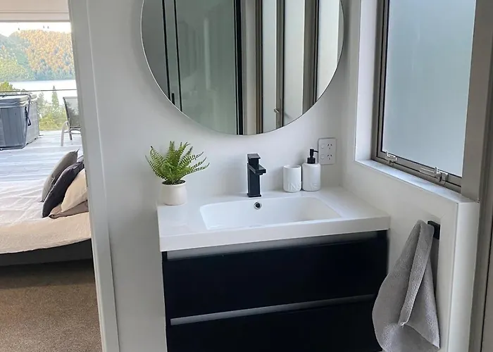 ゲストハウス Stylish Okareka Retreat Views, In