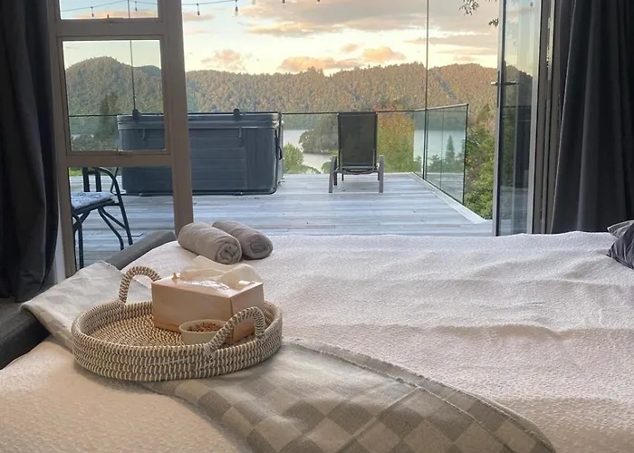 Stylish Okareka Retreat Views, In
