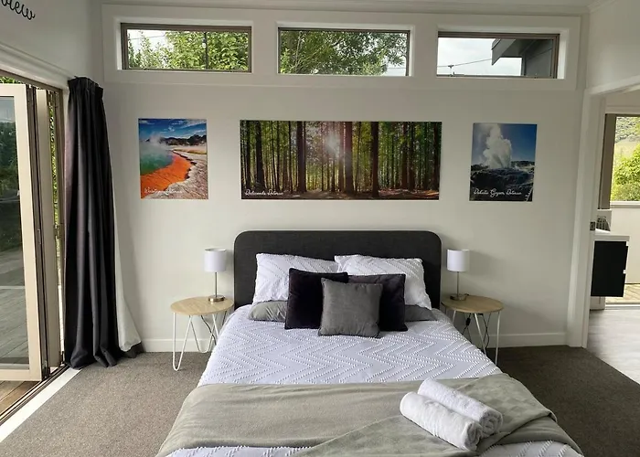 Stylish Okareka Retreat Views, In